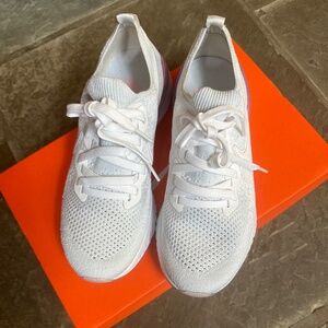 New Women's Nike Epic React Flyknit 2 white/pink foam